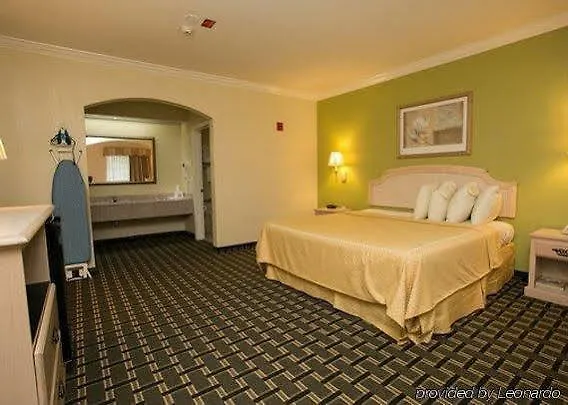 מלון Memory Lane Inn & Suites ממפיס