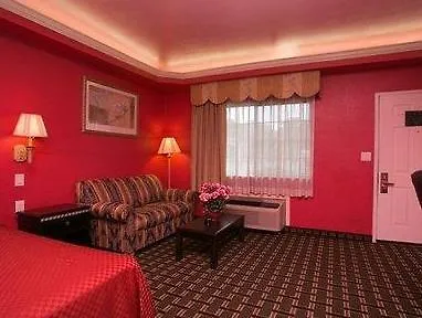Memory Lane Inn & Suites Memphis 2*,